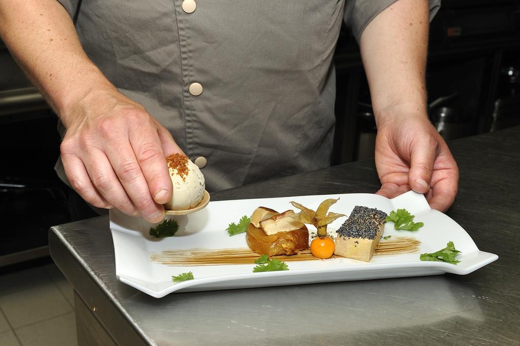 Le Saint-Jacques Hotel Cloyes-sur-le-Loir Bagian luar foto