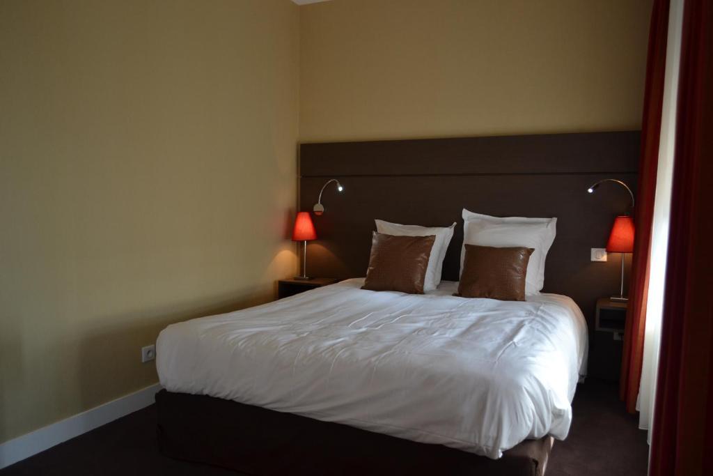 Le Saint-Jacques Hotel Cloyes-sur-le-Loir Ruang foto